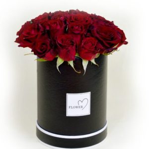 Czerwone róże w pudełku - Kwiaciarnia KWIATOSTACJA Kraków