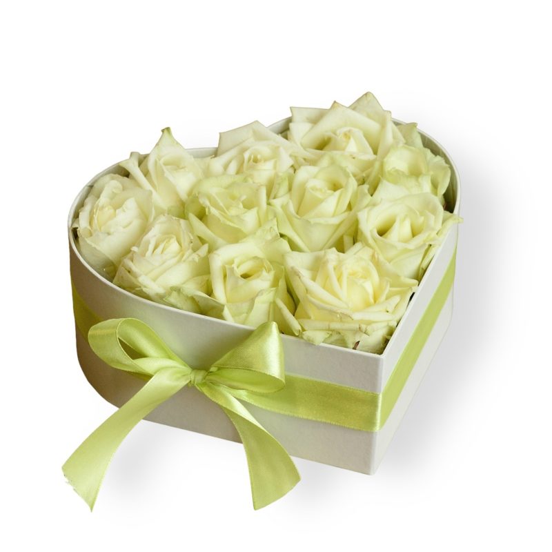 Kremowe róże w pudełku - Kwiaciarnia KWIATOSTACJA Kraków