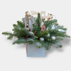 Naturalny stroik na Boże Narodzenie z drewnianymi ozdobami - Kwiaciarnia KWIATOSTACJA Kraków