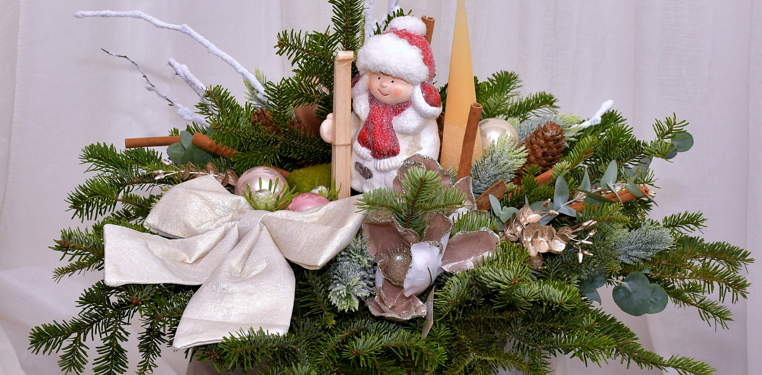 Stroiki świąteczne – naturalne czy sztuczne? Poradnik i inspiracje od Kwiatostacji 1 Porradnik KWIATOSTACJIA - sstroiki świąteczne - naturalne, sztuczne, jak zrobić...