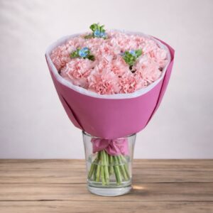 Kwiaty z dostawą Kraków 2 Bukiet różowych goździków w różowej kryzie florystycznej - elegancki, dobry na każda okazję