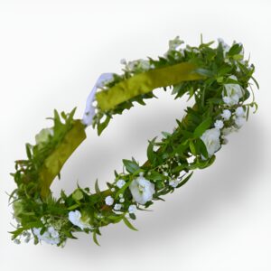 Wianek komunijny na mircie z kalanchoe i gipsówki z żywych kwiatów